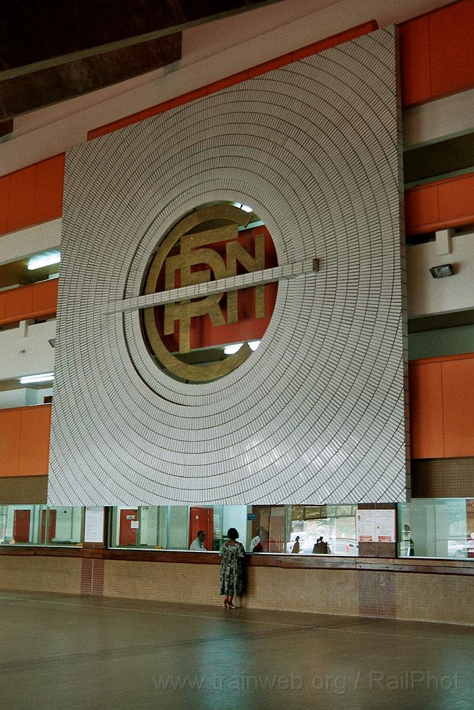 0987-0024.jpg - Douala - Bessengué 11.8.2004