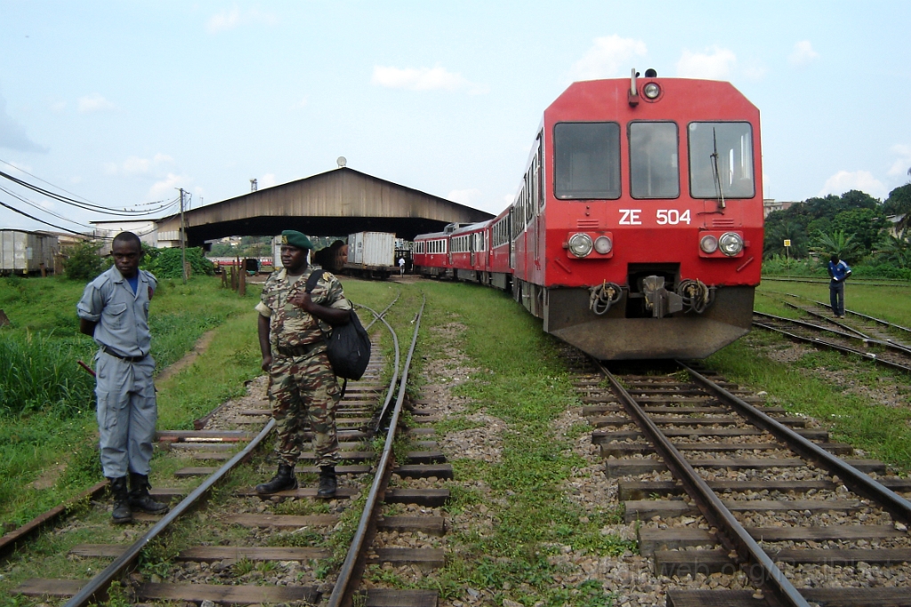 3016-0040-121213.jpg - Camrail ZE 504 M + ZE 502 R + ZE 505 R + ZE 502 M / Yaoundé-Marchandises 12.12.2013