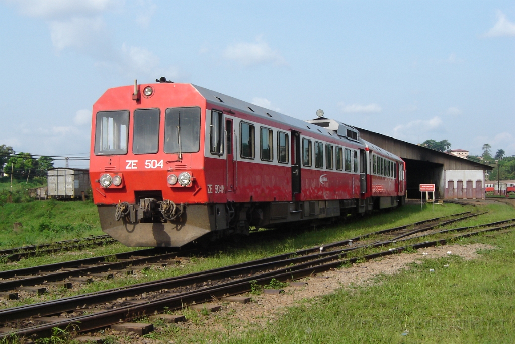 3017-0004-121213.jpg - Camrail ZE 504 M + ZE 502 R / Yaoundé-Marchandises 12.12.2013