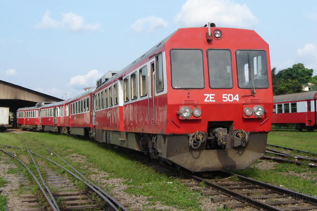 3017-0005-121213.jpg - Camrail ZE 504 M + ZE 502 R + ZE 505 R + ZE 502 M / Yaoundé-Marchandises 12.12.2013