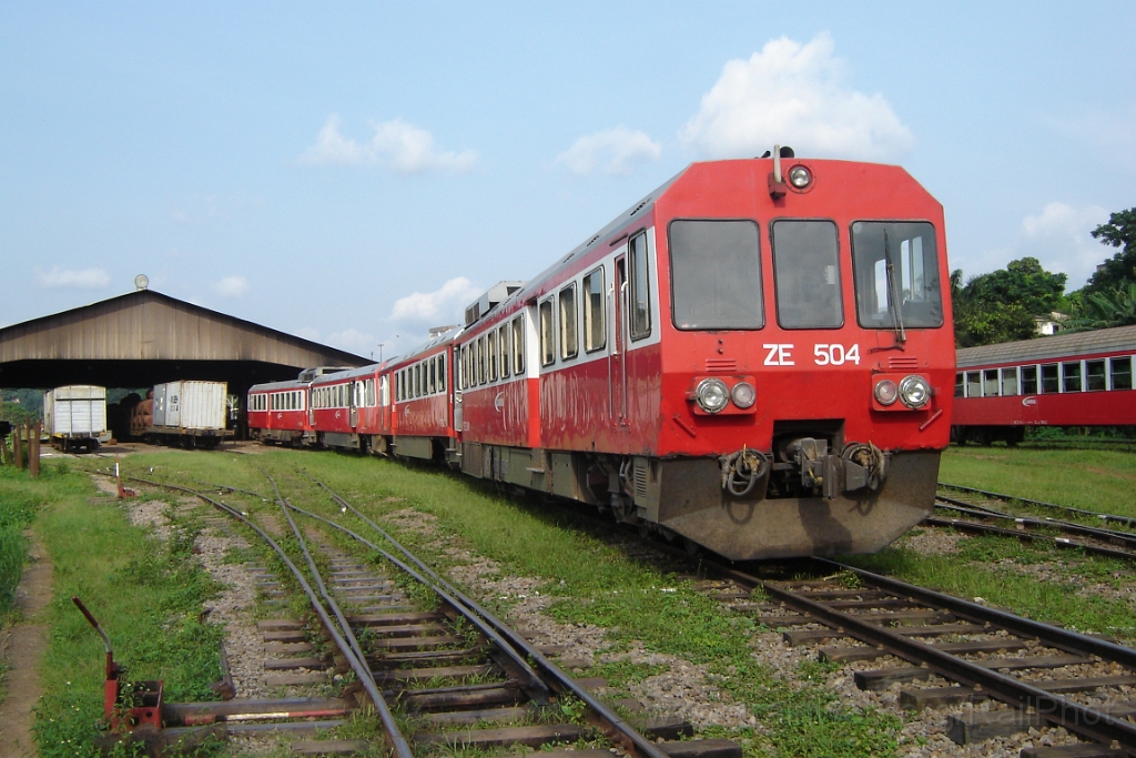 3017-0006-121213.jpg - Camrail ZE 504 M + ZE 502 R + ZE 505 R + ZE 502 M / Yaoundé-Marchandises 12.12.2013
