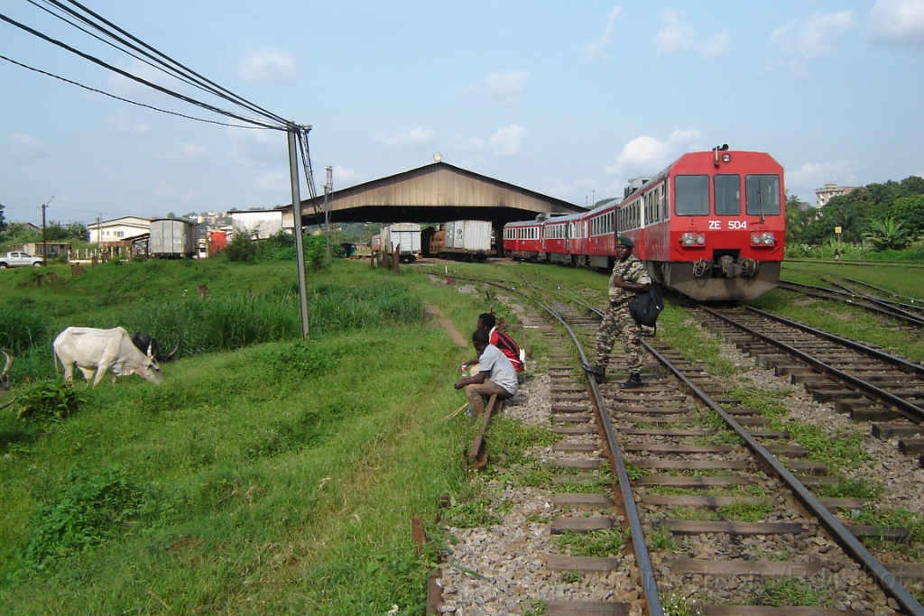 3017-0009-121213.jpg - Camrail ZE 504 M + ZE 502 R + ZE 505 R + ZE 502 M / Yaoundé-Marchandises 12.12.2013