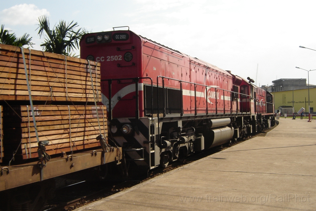 3018-0003-131213.jpg - Camrail CC 2214 + CC 2502 / Yaoundé-Voyageurs 13.12.2013