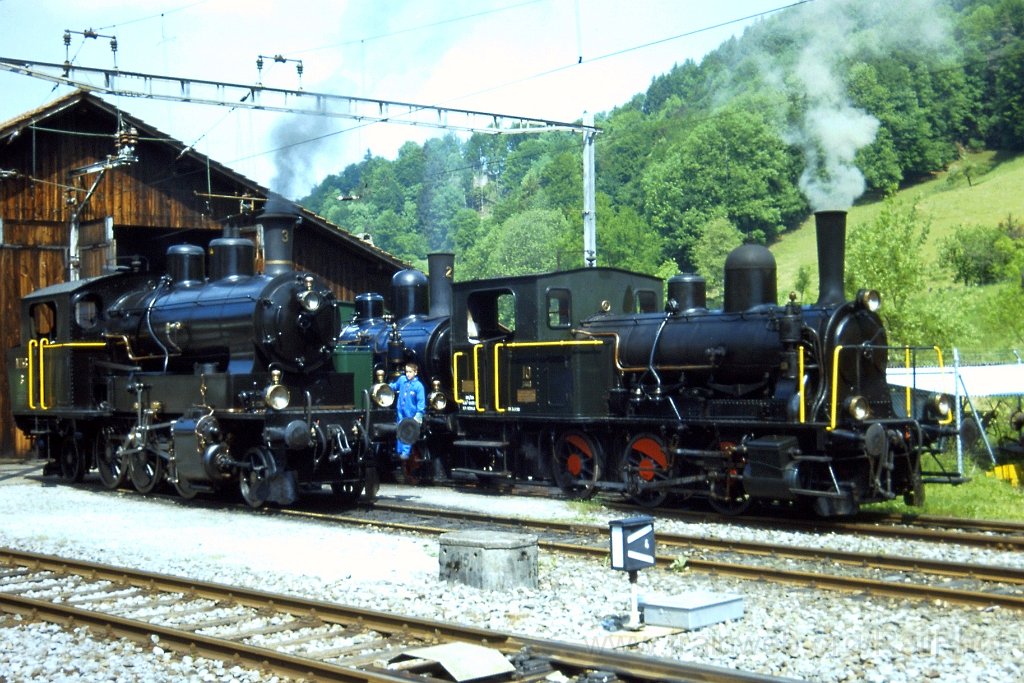 0886-0025.jpg - VHMThB Ec 3/5 3 + DVZO E 3/3 10 + Ed 3/4 2 / Bauma 26.5.2001