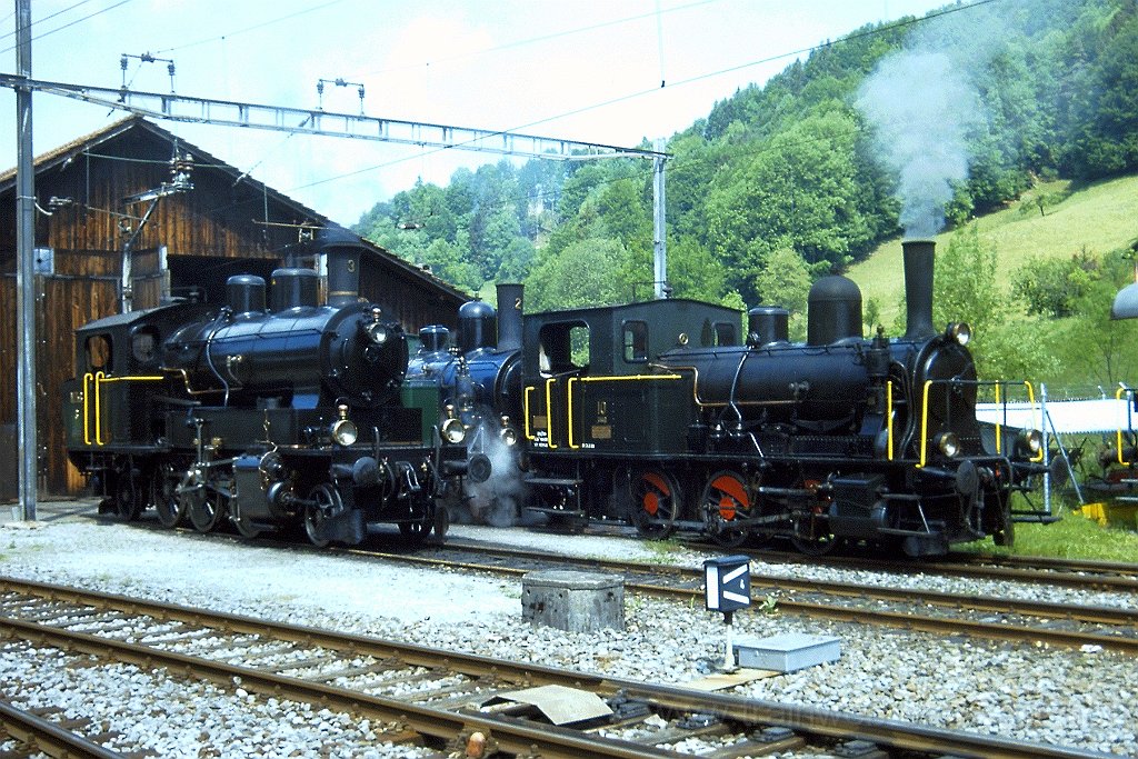 0886-0027.jpg - VHMThB Ec 3/5 3 + DVZO E 3/3 10 + Ed 3/4 2 / Bauma 26.5.2001