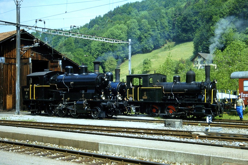 0886-0028.jpg - VHMThB Ec 3/5 3 + DVZO E 3/3 10 + Ed 3/4 2 / Bauma 26.5.2001