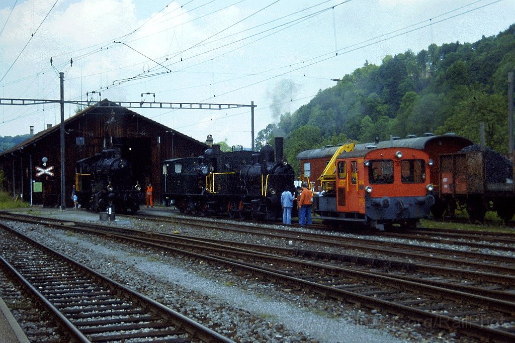 0886-0033.jpg - DVZO Ed 3/4 2 + VHMThB Ec 3/5 3 + DVZO E 3/3 10 + Tm 92 "Giraff" / Bauma 26.5.2001