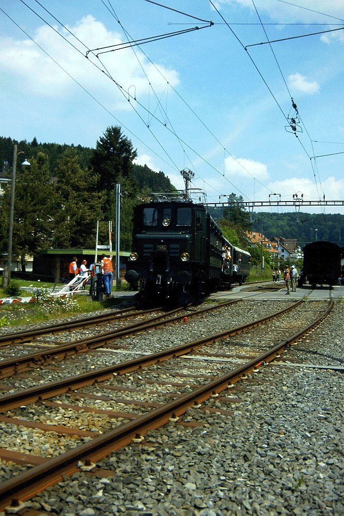 0887-0002.jpg - ERZU Ae 3/6' 10664 / Bäretswil 26.5.2001