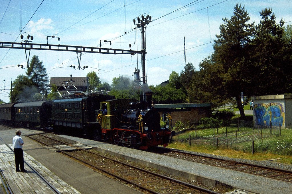 0887-0012.jpg - DVZO Ed 3/3 401 + ERZU Ae 3/6' 10664 / Bäretswil 26.5.2001