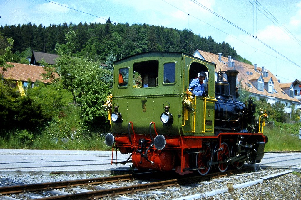 0887-0018.jpg - DVZO Ed 3/3 401 / Bäretswil 26.5.2001
