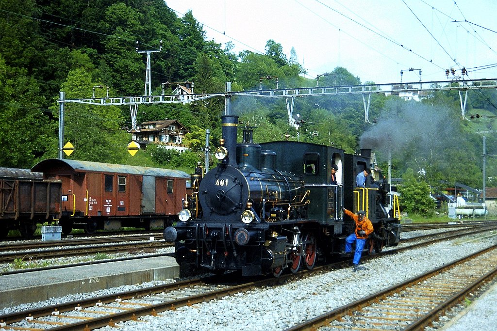 0888-0003.jpg - DVZO Ed 3/3 401 + DVZO E 3/3 10 / Bauma 26.5.2001