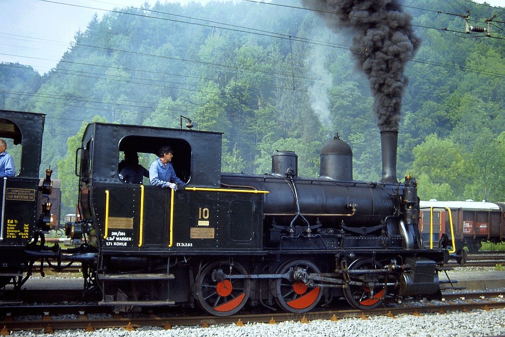 0888-0007.jpg - DVZO E 3/3 10 / Bauma 26.5.2001