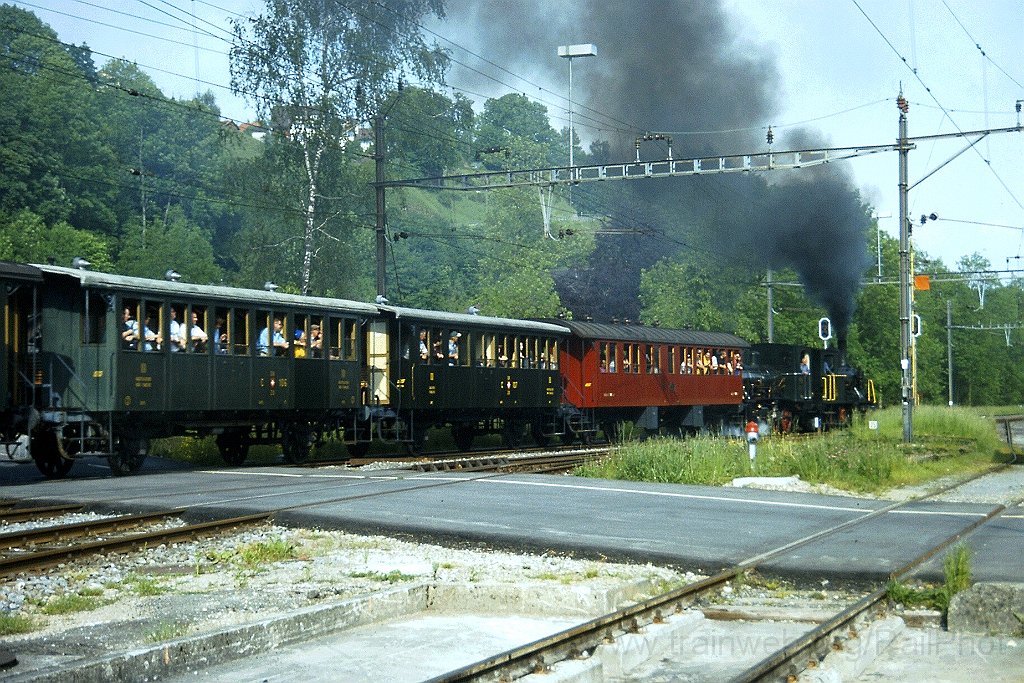 0888-0014.jpg - DVZO E 3/3 10 + Ed 3/3 401 / Bauma 26.5.2001