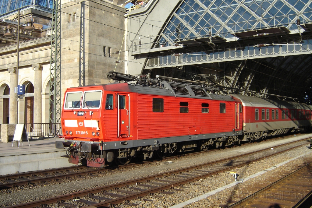 1222-0013-110906.jpg - CD 371.201-5  / Dresden Hbf 11.9.2006