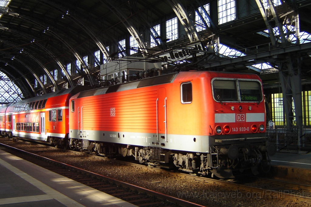 1223-0006-110906.jpg - DBAG 143.933-0 / Dresden-Neustadt 11.9.2006