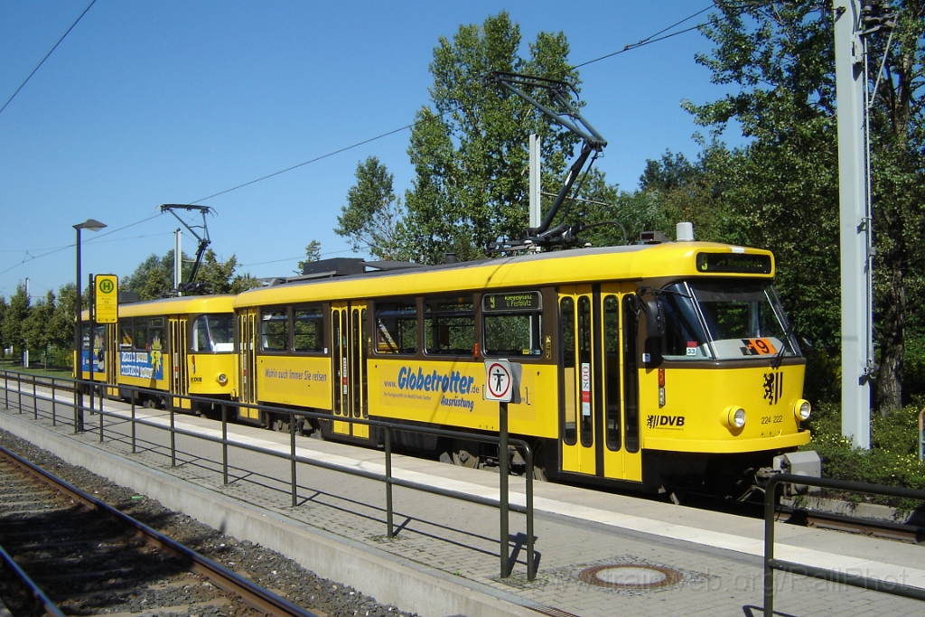 1223-0034-110906.jpg - DVB 224.222-0 "Globetrotter" + 244.024-6 "Tinten-Toner-Tankstation" / Prohlis 11.9.2006