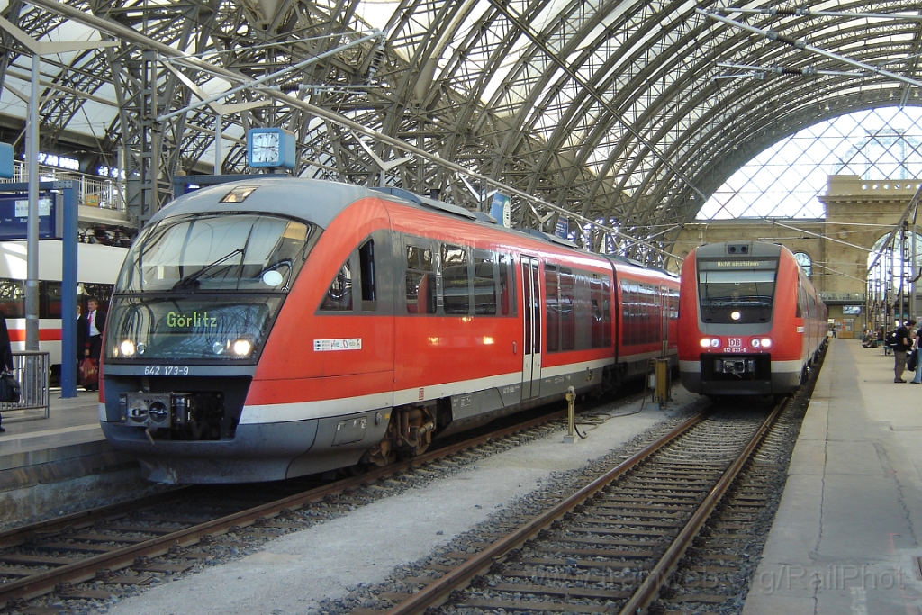 1224-0010-110906.jpg - DBAG 642.173-9 + 612.633-8 / Dresden Hbf 11.9.2006