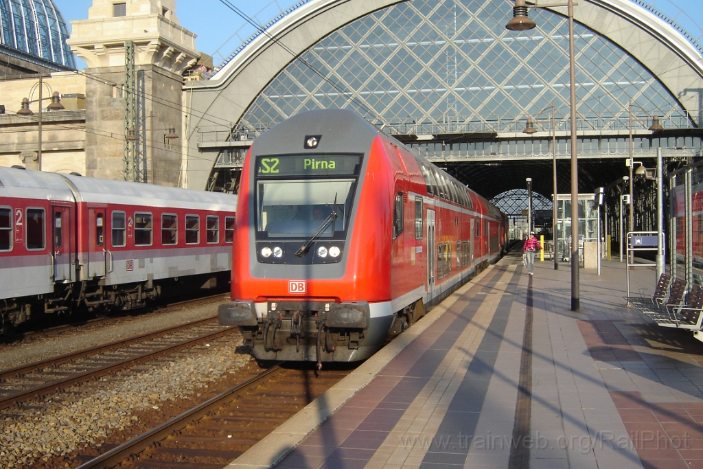 1225-0006-120906.jpg - DBAG DBpbzfa 50 80 86-81 020-9 / Dresden Hbf 12.9.2006