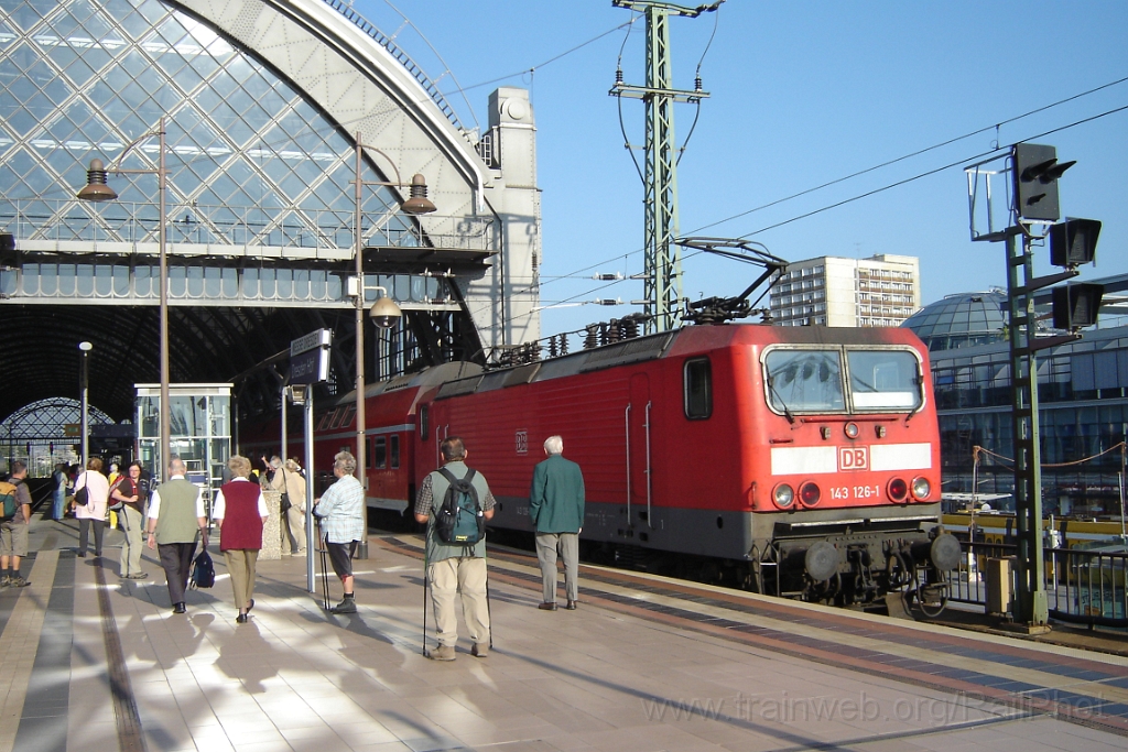 1225-0020-120906.jpg - DBAG 143.126-1 / Dresden Hbf 12.9.2006