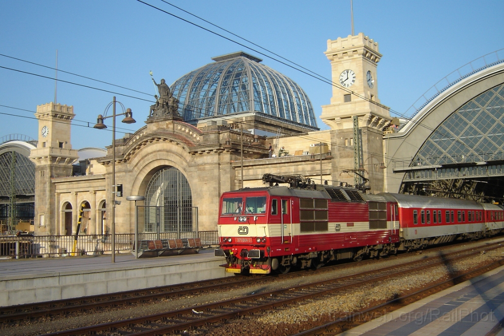 1227-0008-130906.jpg - CD 371.004-3  / Dresden Hbf 13.9.2006