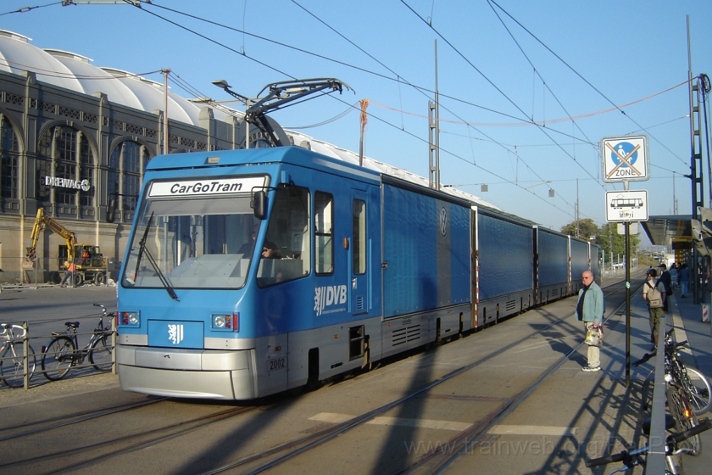1227-0034-130906.jpg - DVB CarGoTram 2002 / Hauptbahnhof 13.9.2006