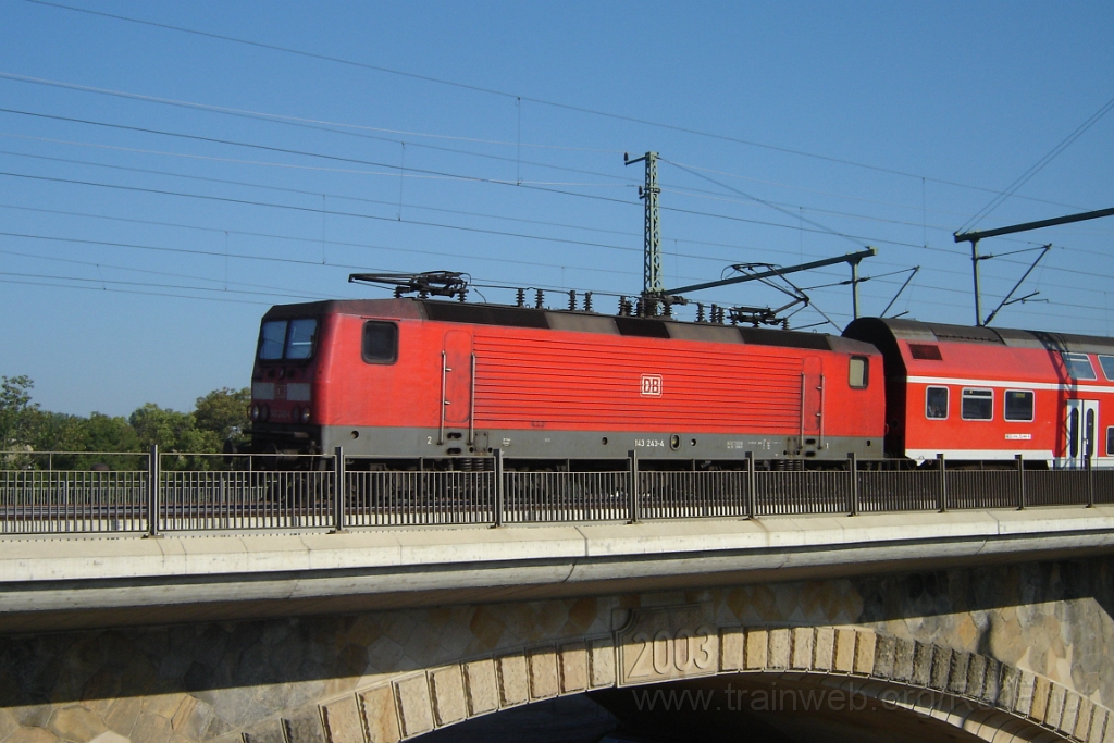 1228-0022-130906.jpg - DBAG 143.243-4 / Dresden (Marienbrücke) 13.9.2006