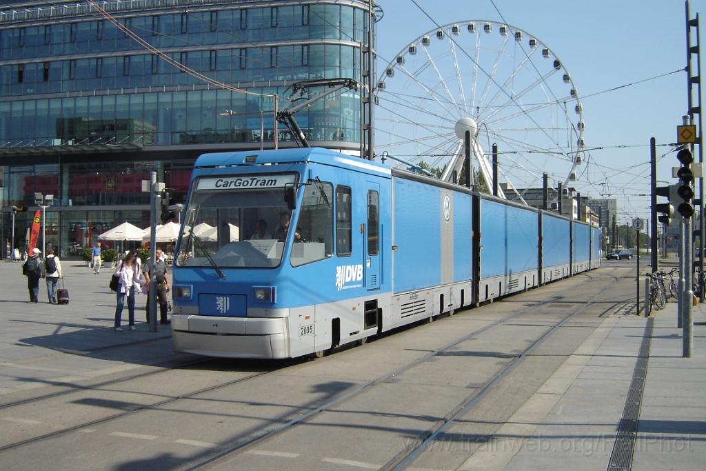 1233-0047-140906.jpg - DVB CarGoTram 2005 / Hauptbahnhof 14.9.2006