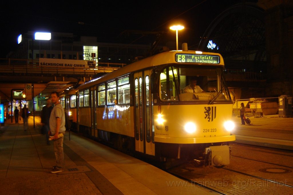 1239-0023-150906.jpg - DVB 224.223-8 + 244.023-8 / Hauptbahnhof 15.9.2006