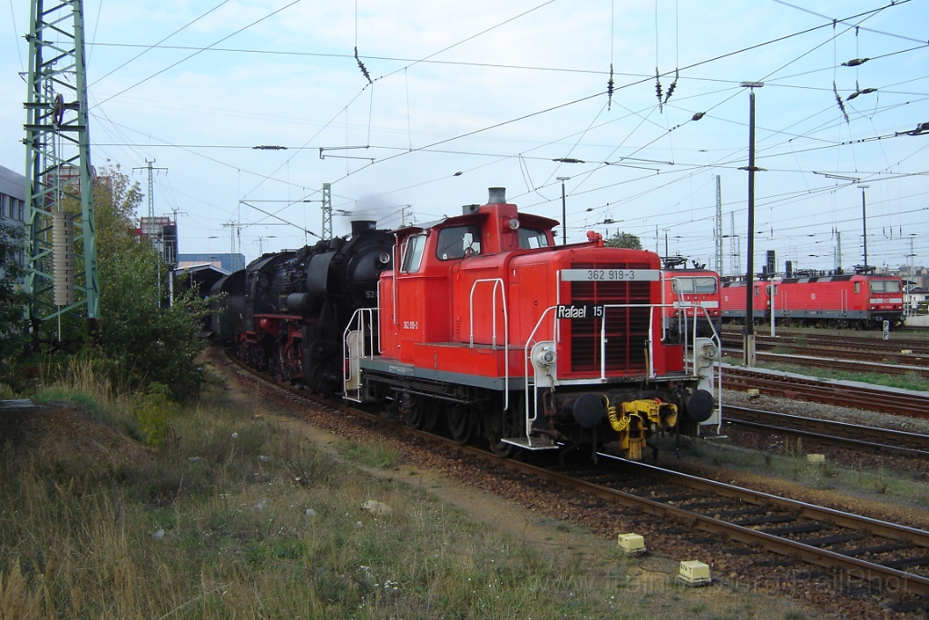 1240-0011-160906.jpg - DBAG 362.919-3 + DR 52.8177-9 / Cottbus Hbf 16.9.2006