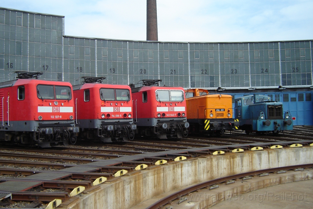 1242-0012-160906.jpg - DBAG 143.642-7 + DR V 60.001 + DBAG 112.107-8 + 114.018-5 + Werklok 1 / Cottbus 16.9.2006