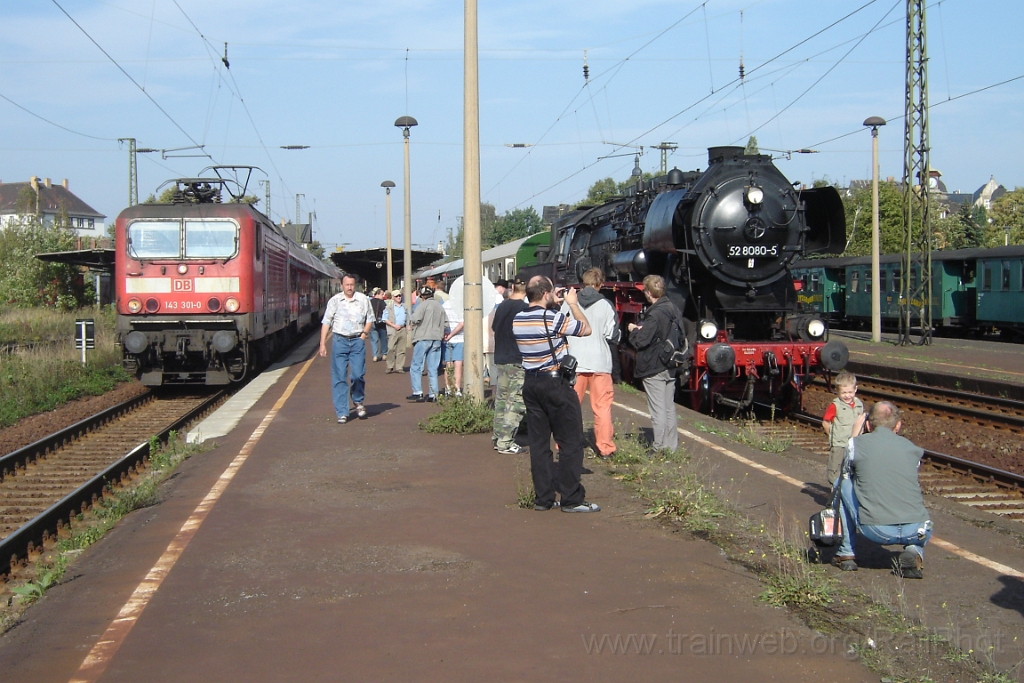 1246-0021-170906.jpg - DR 52.8080-5 + DBAG 143.301-0 / Radebeul-Ost 17.9.2006