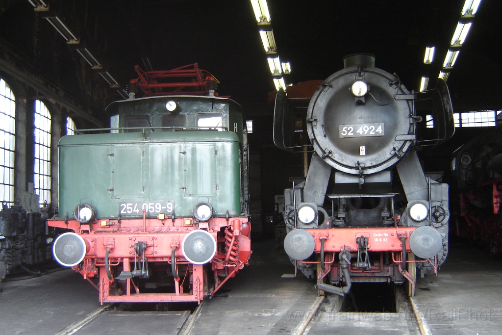 1247-0041-170906.jpg - DR E 254.059-9 + 52.4924 / Chemnitz-Hilbersdorf 17.9.2006