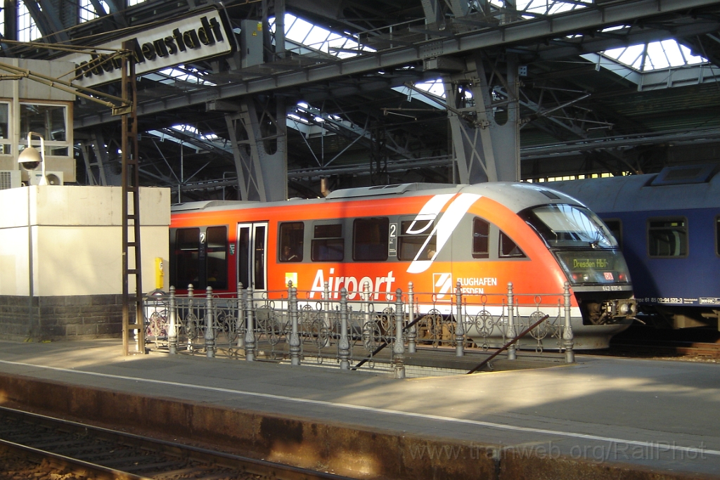 1249-0018-180906.jpg - DBAG 642.037-6 "Flughafen Dresden" / Dresden-Neustadt 18.9.2006