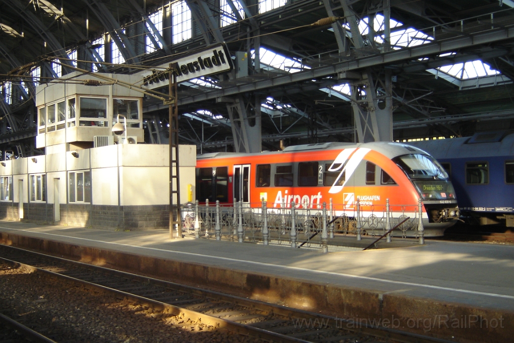 1249-0020-180906.jpg - DBAG 642.037-6 "Flughafen Dresden" / Dresden-Neustadt 18.9.2006