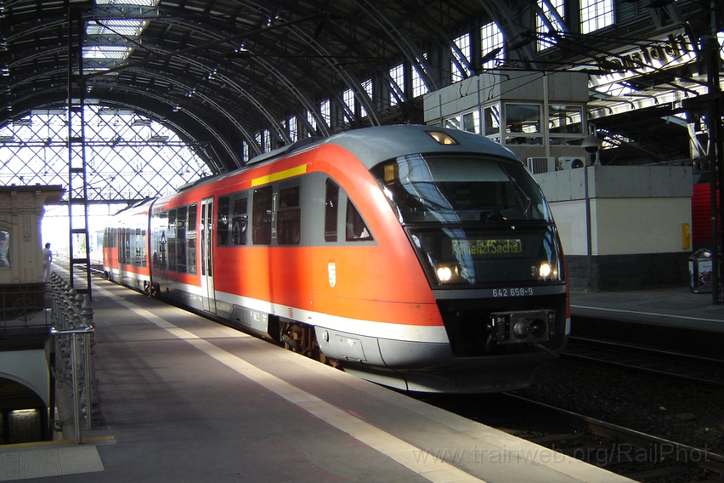 1249-0037-180906.jpg - DBAG 642.658-9 / Dresden-Neustadt 18.9.2006