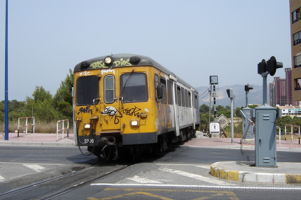 1072-0038-170705.jpg - FGV 2306 / Benidorm - PN Av. de Beniardà 17.7.2005