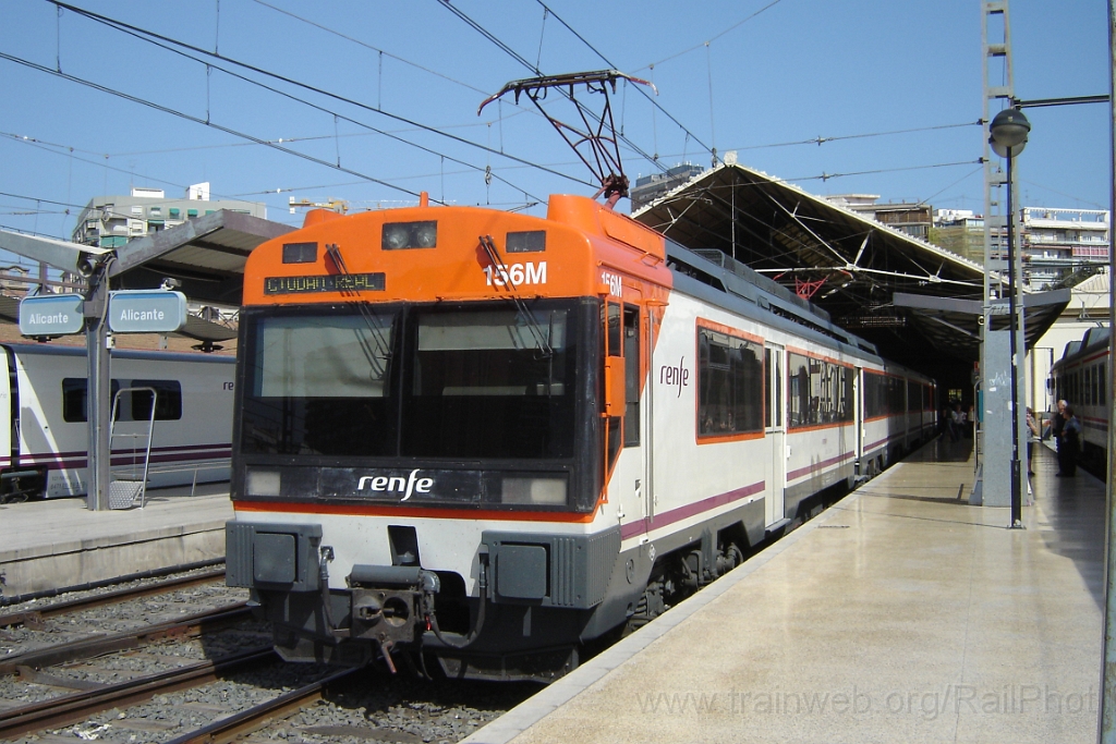 1318-0024-240407.jpg - Renfe 470.156-1 / Alicante - Estacion de Madrid 24.4.2007
