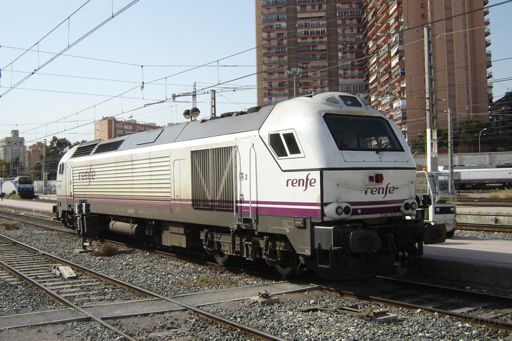 1319-0006-240407.jpg - Renfe 334.002-3 / Alicante - Estacion de Madrid 24.4.2007