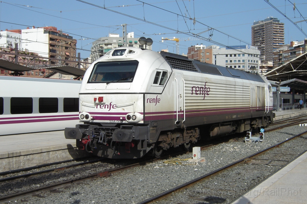 1319-0020-240407.jpg - Renfe 334.002-3 / Alicante - Estacion de Madrid 24.4.2007