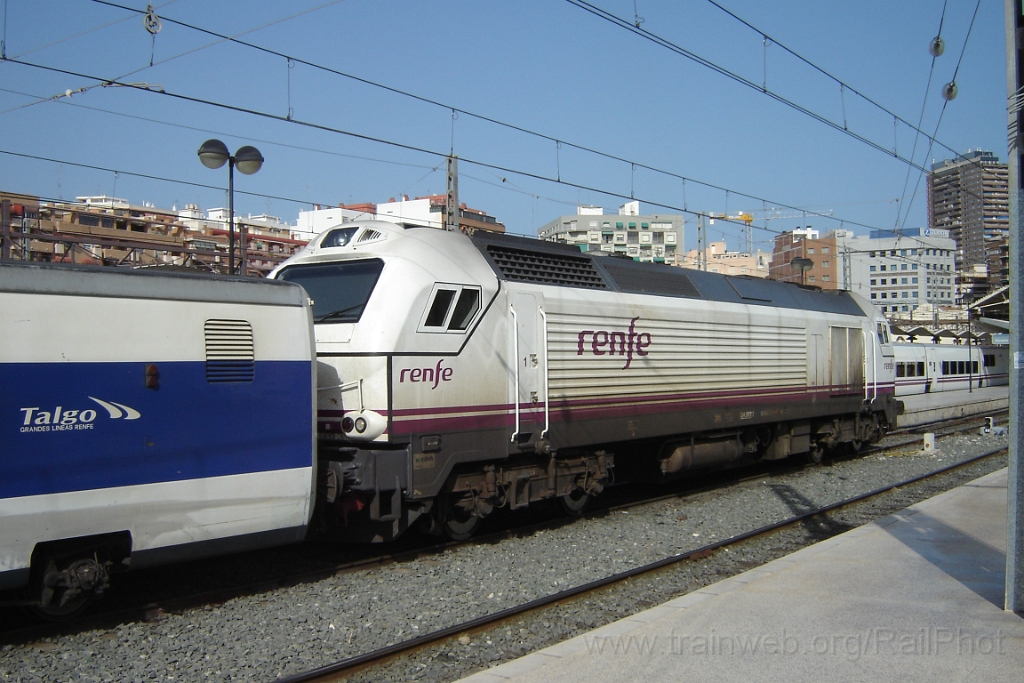 1319-0029-240407.jpg - Renfe 334.002-3 / Alicante - Estacion de Madrid 24.4.2007