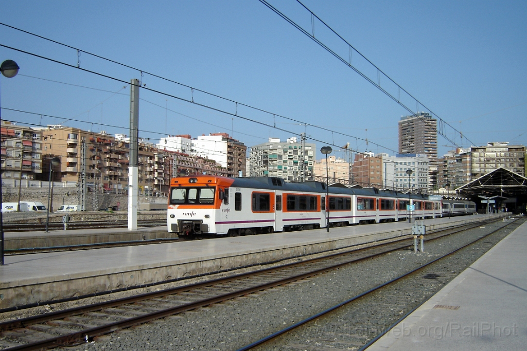 1319-0048-240407.jpg - Renfe 592.212-5 / Alicante - Estacion de Madrid 24.4.2007