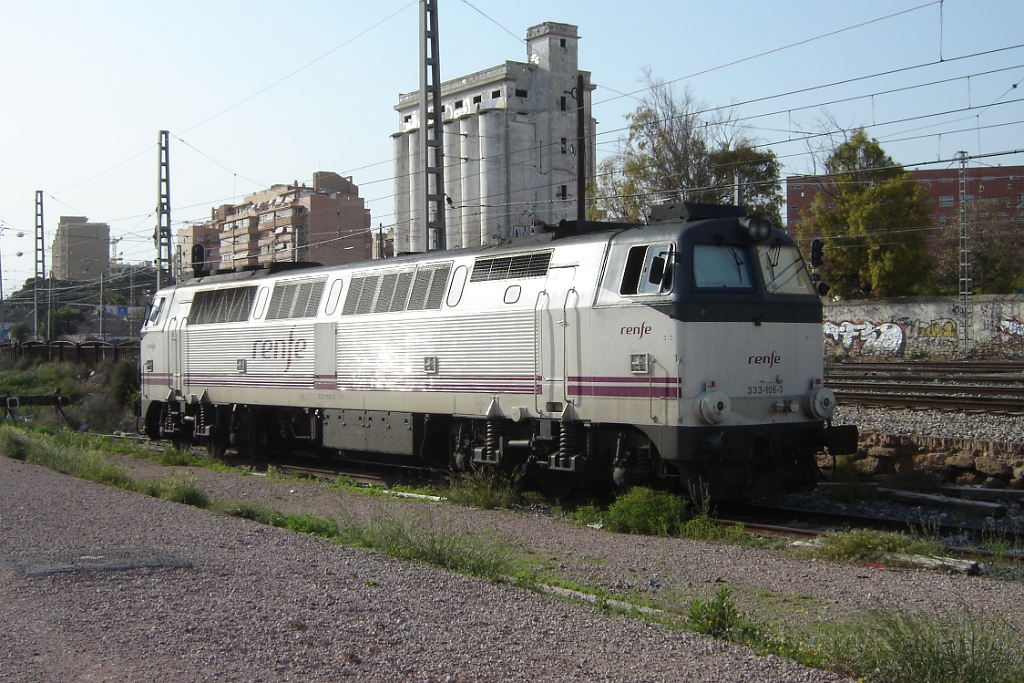 1319-0050-240407.jpg - Renfe 333.106-3 / Alicante - Estacion de Madrid 24.4.2007