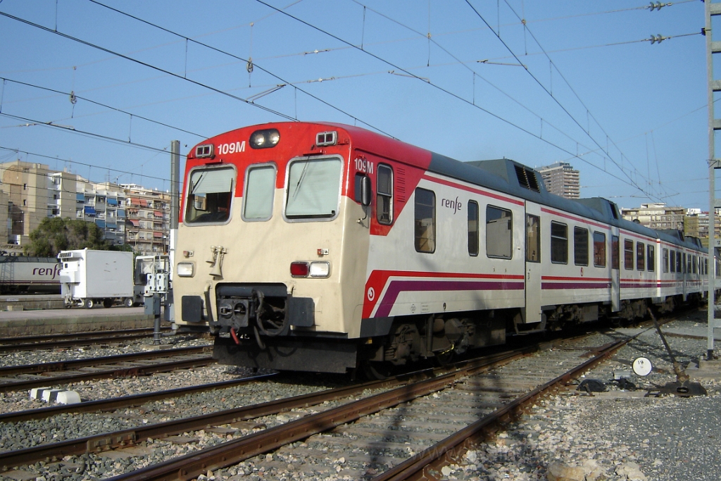 1320-0020-240407.jpg - Renfe 592.109-3 / Alicante - Estacion de Madrid 24.4.2007