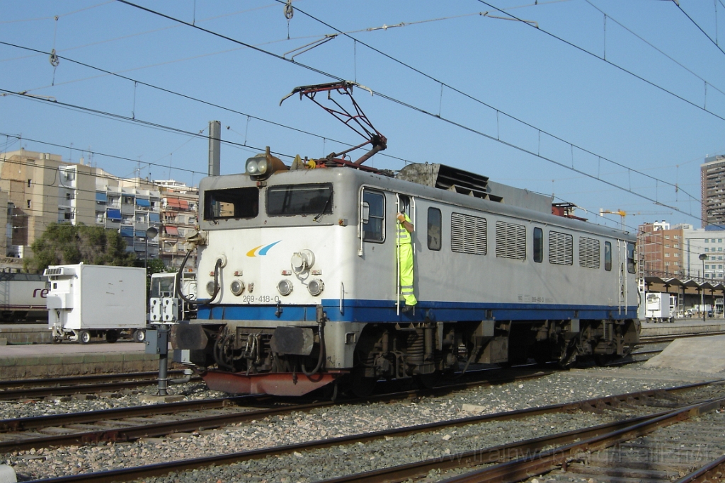 1320-0022-240407.jpg - Renfe 269.418-0 / Alicante - Estacion de Madrid 24.4.2007