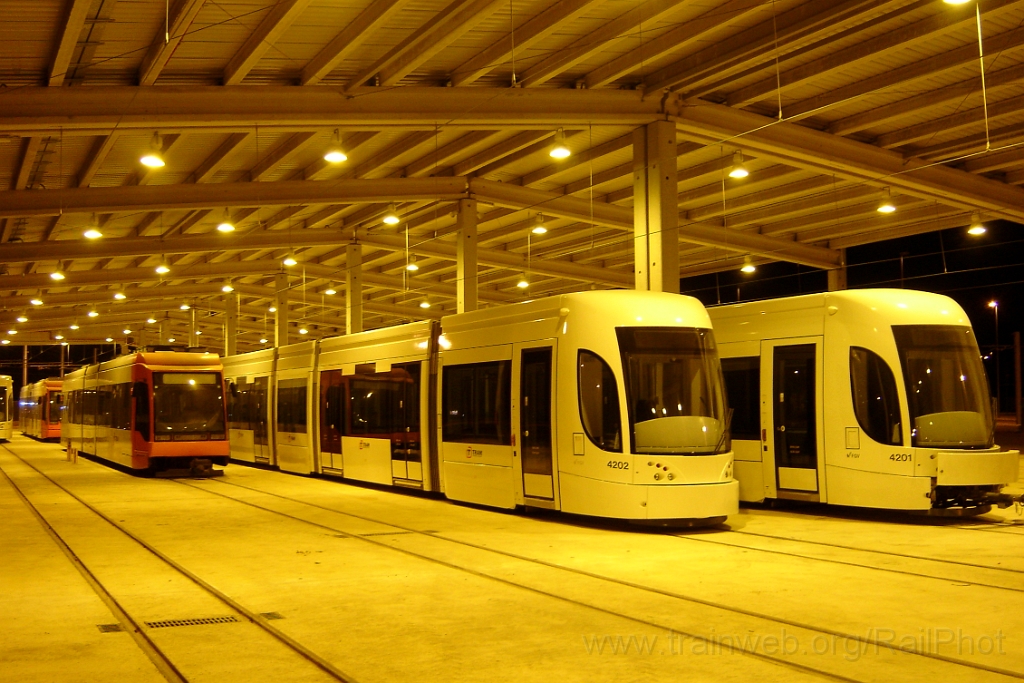 1322-0028-250407.jpg - FGV 4201 + 4202 + 3806 / Poble Espanyol - Talleres 25.4.2007