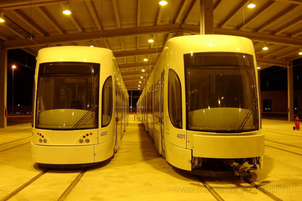 1322-0030-250407.jpg - FGV 4201 + 4202 / Poble Espanyol - Talleres 25.4.2007