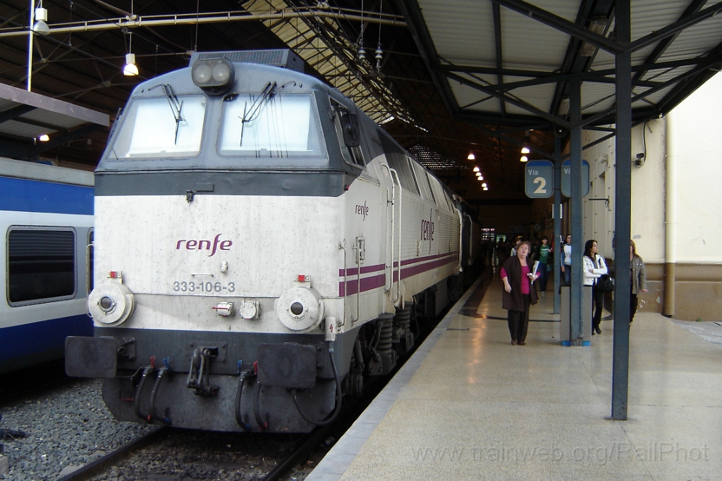 1324-0020-260407.jpg - Renfe 333.106-3 / Alicante - Estacion de Madrid 26.4.2007