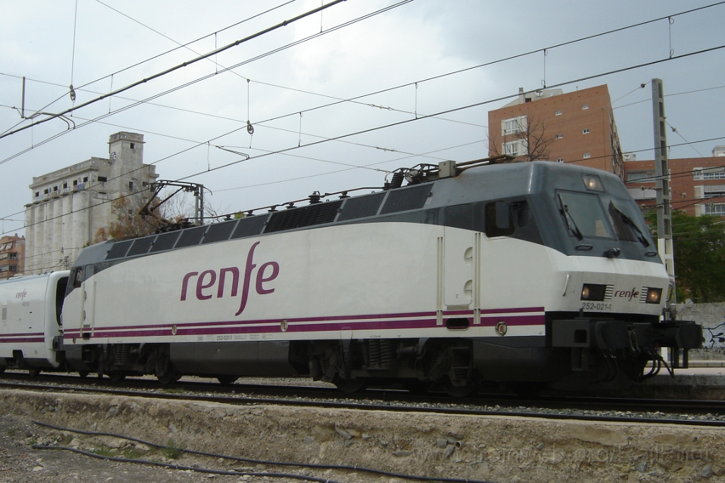 1341-0017-220507.jpg - Renfe 252.021-1 / Alicante - Estacion de Madrid 22.5.2007