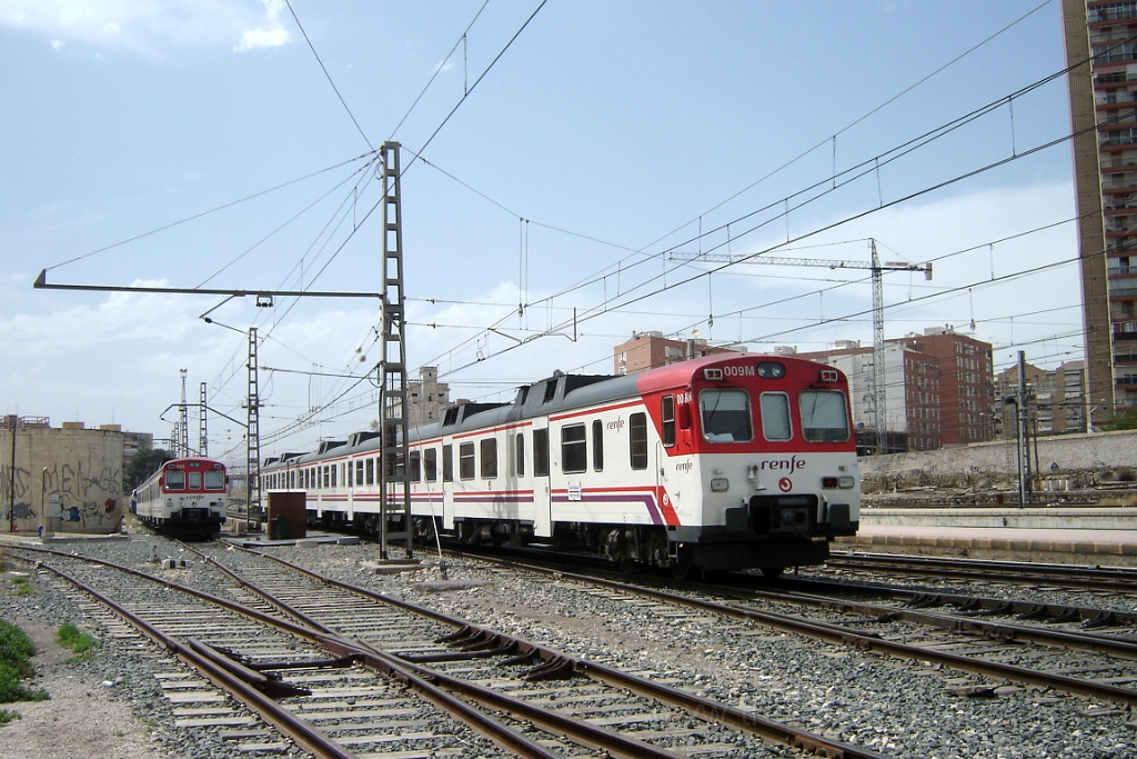 1341-0022-220507.jpg - Renfe 592.009-5 + 063-2 / Alicante - Estacion de Madrid 22.5.2007