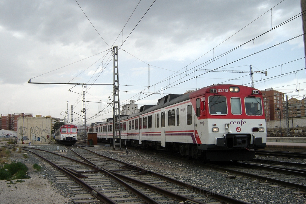 1341-0030-220507.jpg - Renfe 592.021-0 +063-2 / Alicante - Estacion de Madrid 22.5.2007